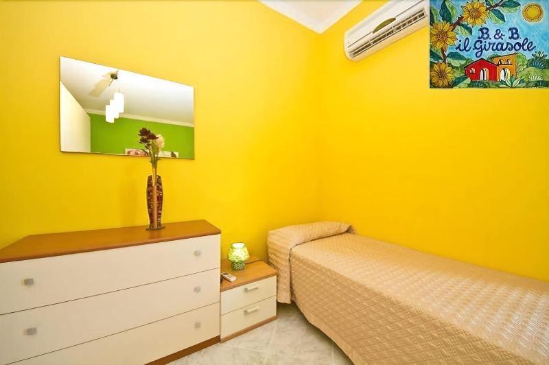 Bed And Breakfast Il Girasole Монделло Экстерьер фото