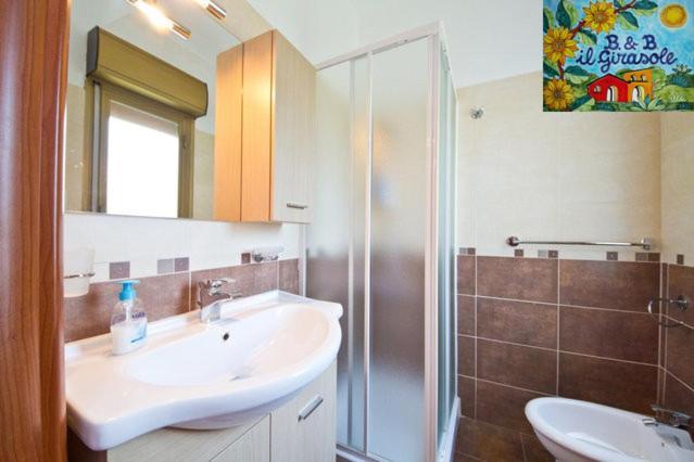 Bed And Breakfast Il Girasole Монделло Экстерьер фото